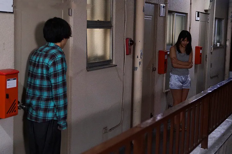 Bí mật vụng trộm với cô gái nhà kế bên cãi nhau bị ông chồng đuổi ra cửa