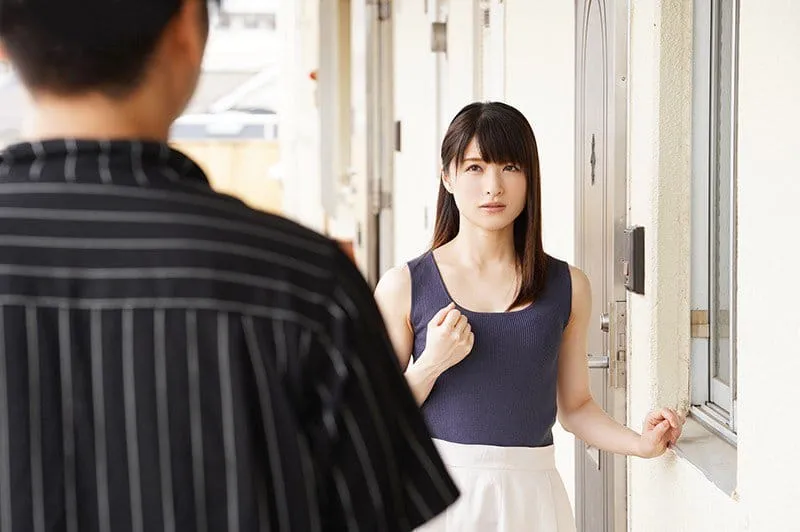 Cãi nhau với người chồng, vợ ăn nằm với cậu thanh niên hàng xóm