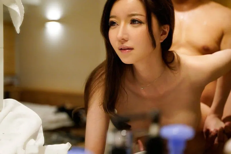 Nữ tiếp viên hàng không và chuyện trả thù người chồng lén lút mình