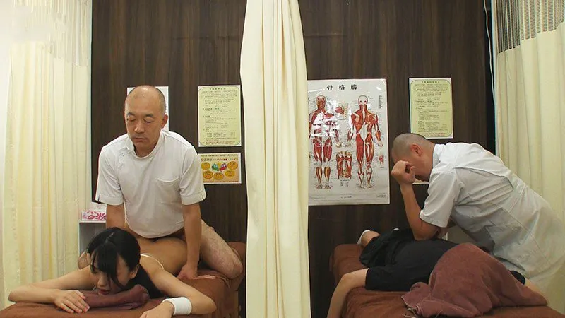 Dẫn gấu đi mát-xa rồi bị xxx cạnh bên mà không hề hay biết