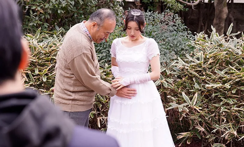 ông chồng quá yếu, người vợ dù yêu nhưng vẫn thường làm tình với bố chồng yêu đến có thai