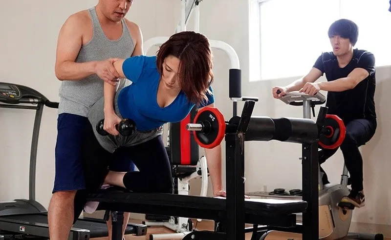 ông chồng phát hiện vợ địt trộm với huấn luyện viên thể hình