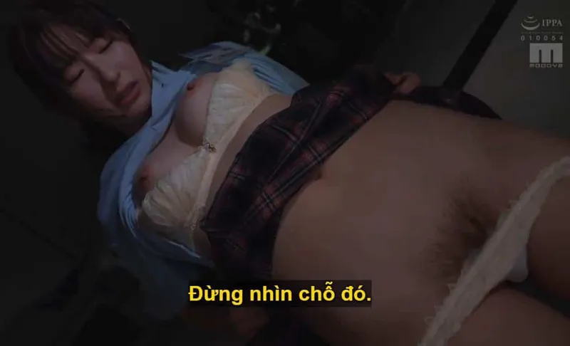 Sếp trên lập mưu "xxx" nhỏ em dưới kiêu kỳ lười nhác, suốt ngày chỉ chăm chăm chat chit cùng người yêu.