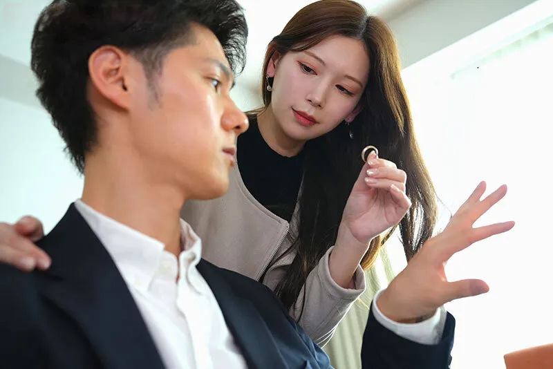 Vợ yêu đi đi giã ngoại, ông chồng ở nhà bị nhỏ em người vợ gạ quan hệ không trượt phát nào