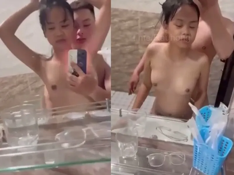 Dáng mảnh em cùng thằng bồ nắc trước gương quay kỉ niệm